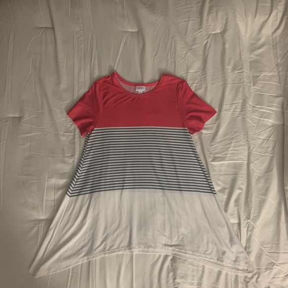 SOLD LuLaroe Melissa Top - Picture 2 of 9